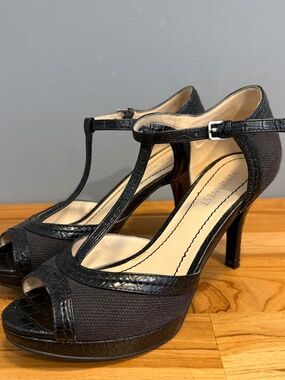 Nine West Hillaryo Black T-Strap Peep Toe Platform Heels - Size 5.5M